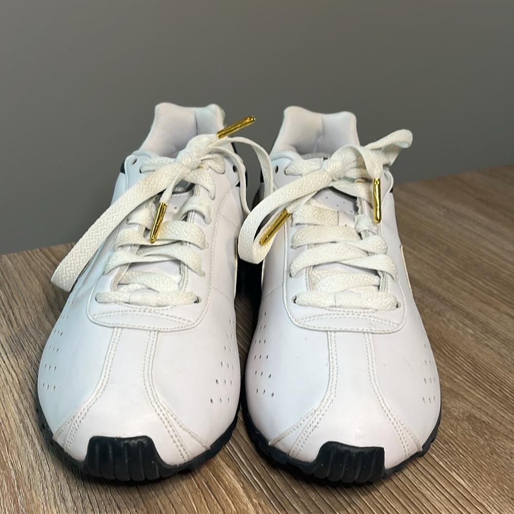 Nike Women’s Collectors Edition Gold Shox - Picture 5 of 10